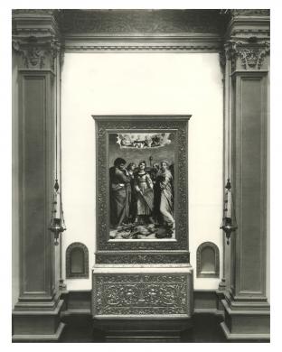 A. Villani & Figli, Fotomontaggio analogico di Cappella Duglioli in San Giovanni in Monte, Bologna, Ancona in San Giovanni in Monte, Bologna, dipinto Raffaello Sanzio, Estasi di Santa Cecilia, Bologna Pinacoteca Nazionale, Mostra "Santa Cecilia di Raffaello", gelatina bromuro d'Ag/ carta, CC BY-NC-ND