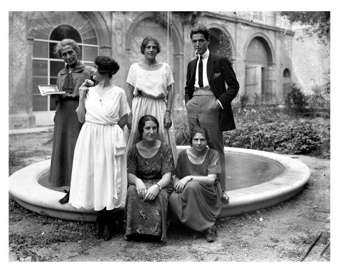 Anonimo, Gruppo di famiglia in esterno, gelatina bromuro d'Ag/ vetro, CC BY-NC-ND