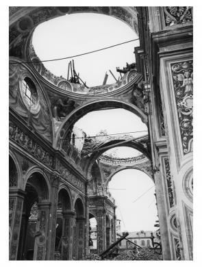 Vecchi, Giuseppe, Ferrara, Chiesa di San Benedetto, interno dopo i bombardamenti del 1944, Gelatina bromuro d'Ag/ vetro, CC BY-NC-ND