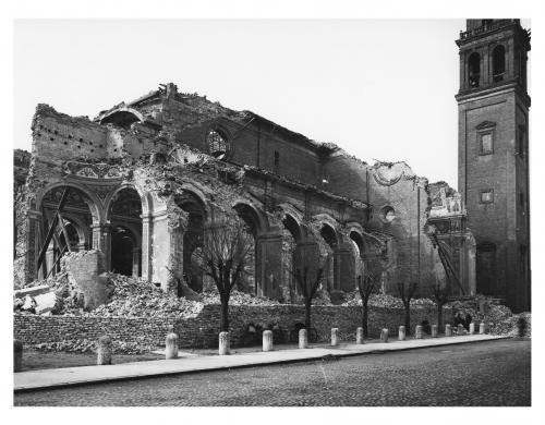 Vecchi, Giuseppe, Ferrara, San Benedetto, la Chiesa dopo i bombardamenti del '44, Gelatina bromuro d'Ag/ vetro, CC BY-NC-ND