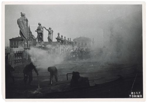 Corpo Vigili del Fuoco, Palazzo Madama dopo l'incursione aerea del 12-13 agosto 1943, carta/gelatina, CC BY-SA