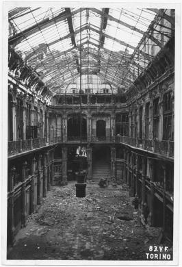 Corpo Vigili del Fuoco, Galleria subalpina gravemente danneggiata dall'incursione aerea del 12-13 agosto 1943, carta/gelatina, CC BY-SA