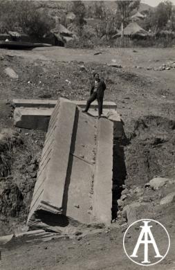 Monneret de VIllard, Ugo, Axum (Etiopia), Piana delle Stele, gelatina ai sali d'argento, CC BY-SA