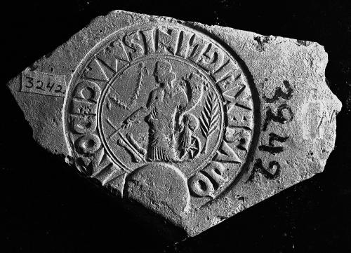 Institutum Romanum Finlandiae / Lorenzo Scaramella, Bollo laterizio CIL XV S. 71 = LSO 300 (riproduzione digitale), riproduzione digitale formato .tif, CC BY-SA