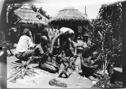 Boccassino, Renato, Uganda - Etnia Acioli, benedizione delle donne e dei bambini nella cerimonia, gelatina sali d'argento/carta (negativo), CC BY-SA