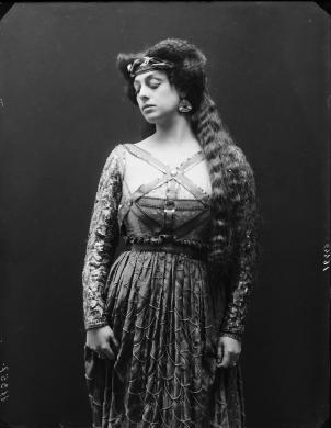 L'attrice Evelina Paoli, negativo su vetro alla gelatina sali d'argento, CC BY-SA