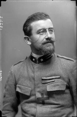 Sig. Mazzoni in divisa militare, negativo su vetro alla geltaina sali d'argento, CC BY-SA