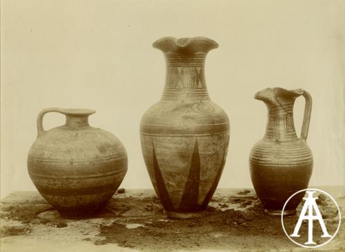 San Valentino in Abruzzo Citeriore (PE), ceramica d'importazione greca proveniente dalla necropoli, albumina, CC BY-SA