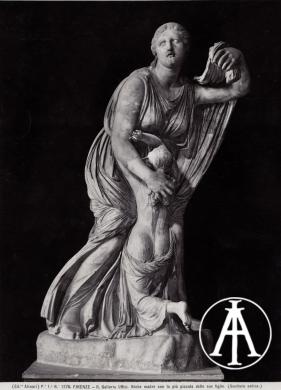 Edizioni Alinari, Firenze, Galleria degli Uffizi, gruppo di Niobe con una figlia, gelatina ai sali d'argento, CC BY-SA