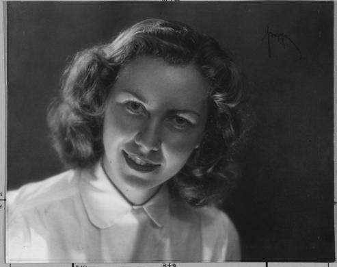 Pozzo, Carlo, Ritratto femminile, carta/gelatina, CC BY-SA