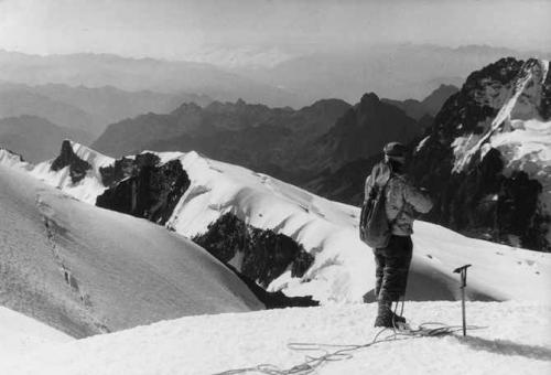 Autore non identificato, Dall'anticima del Nevado Grau. Spedizione comasca alle Ande Peruviane, gelatina bromuro d'argento/ carta, positivo b/n, CC BY-SA