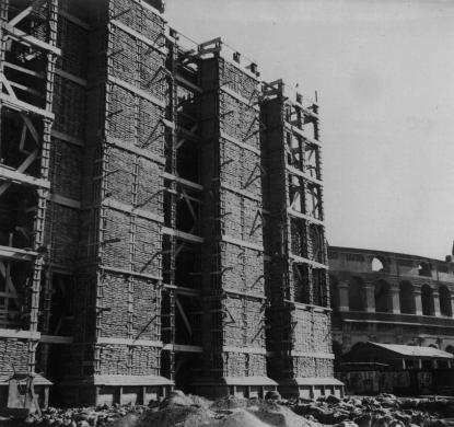 Istituto nazionale LUCE, Il Foro romano in toletta di guerra contro i bombardamenti aerei nel settembre 1940, CC BY-SA