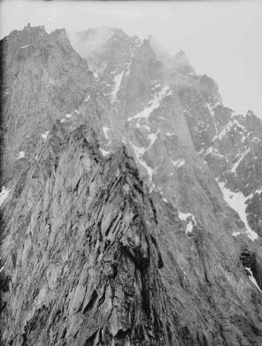 Ravelli, Francesco, [Prima ascensione delle Grandes Jorasses: versante di Tronchey], gelatina bromuro d'argento/ carta, positivo b/n, stampa a contatto da negativo b/n su pellicola, CC BY-SA