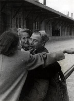 Karoly, Escher, Ritorno da Auschwitz, stampa ai sali d'argento, CC BY-SA