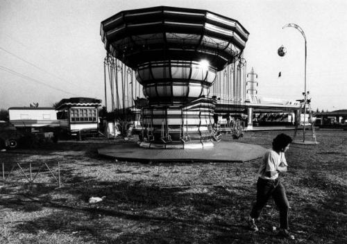 Berengo Gardin, Gianni, Cinisello Balsamo, Luna Park in via Giordano, gelatina bromuro d'argento / carta, CC BY-NC-ND