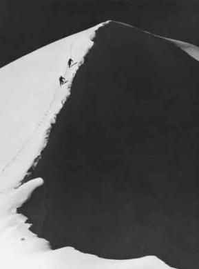 Tairraz, Pierre, [Salendo il Monte Bianco], 1960 circa, gelatina bromuro d’argento/ carta, CC BY-SA