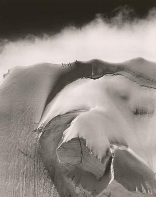 Washburn, Henry Bradford, Dopo il temporale, [Cresta Est del Doldenhorn, Svizzera], 1960, gelatina bromuro d’argento/ carta, positivo b/n, CC BY-SA