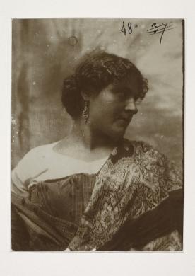 Michetti, Francesco Paolo  (1851-1929), Ritratto di modella, aristotipo, CC BY-SA