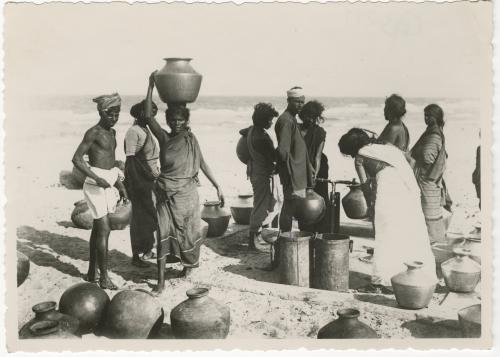 Fotografo ignoto, India: fontana sullo stretto di Palk, gelatina a sviluppo, CC BY-SA