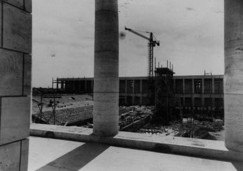 Esposizione universale di Roma E42, Il Palazzo per la Mostra dell'Autarchia, del Corporativismo e della Previdenza sociale (ora Archivio centrale dello Stato) di Mario De Renzi, Gino Pollini e Luigi Figini nella zona dell'Esposizione universale di Roma nel marzo 1942, Gelatina ai sali d’argento, CC BY-SA