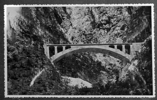 ---, Centinatura per ponte ad arco ribassato sul Rio Slip, stampa ai sali d'argento, CC BY-SA