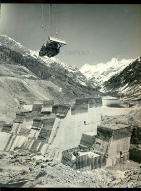 Moisio, Consorzio Elettrico del Buthier: cantiere per la realizzazione di una condotta elettrica in Valle d'Aosta, 05/1962, gelatina ai sali d'argento/carta, CC BY-NC-SA