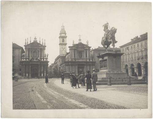 Anonimo, Piazza San Carlo, in primo piano il monumento dedicato ad Emanuele Filiberto di Savoia, stampa al citrato?, CC BY-SA