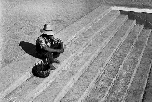 Sante Trus, Attesa, stampa ai sali d'argento, CC BY-SA