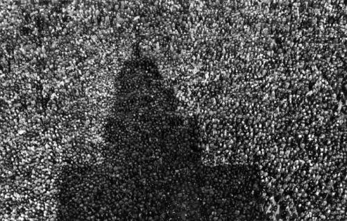 Patellani, Federico, Milano, 16 maggio 1946. La folla in piazza Castello durante il comizio di Achille Grandi, gelatina bromuro d'argento / pellicola in rullo negativa, CC BY-NC-ND