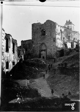 Gallotta, Luigi, Danni dei bombardamenti del 1943 nei pressi della Chiesa di San Francesco d'Assisi, Eboli (Sa), CC BY-NC-ND