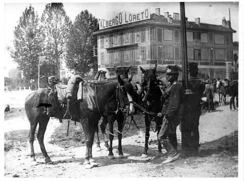 Studio Ganzini, Piazzale Loreto durante gli scioperi del 1898, Gelatina ai sali d'argento, CC BY-SA
