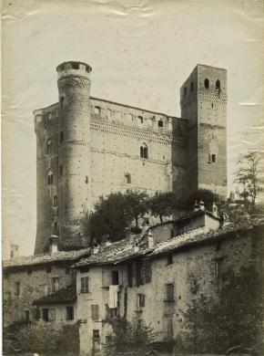 Vittorio Ecclesia, Serralunga d’Alba - Castello dei Falletti di Barolo: vista di scorcio da nord ovest, albumina, CC BY-SA