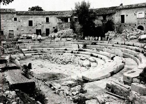 Teatro - Altilia - Sepino (CB), negativo b/n, CC BY-SA