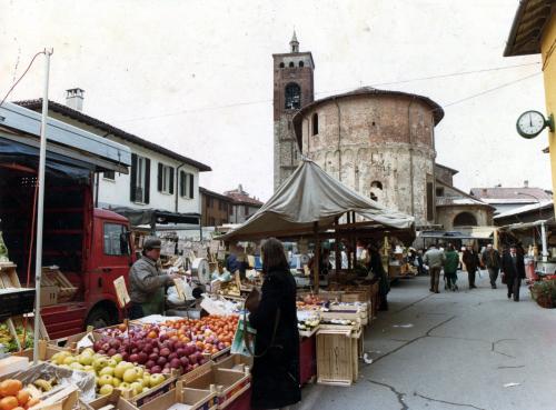 Villa, Angelo, Il mercato settimanale, Gelatina a sviluppo a colori, CC BY-SA