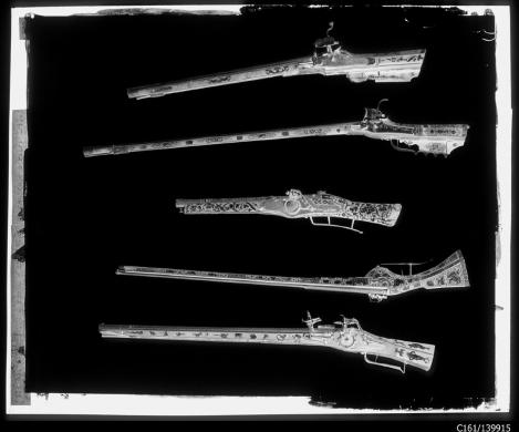 Studio Eredi Berra, Schioppetto e pistole a ruota 663-666 M23 N8-10, gelatina bromuro d`argento/ vetro, CC BY-SA