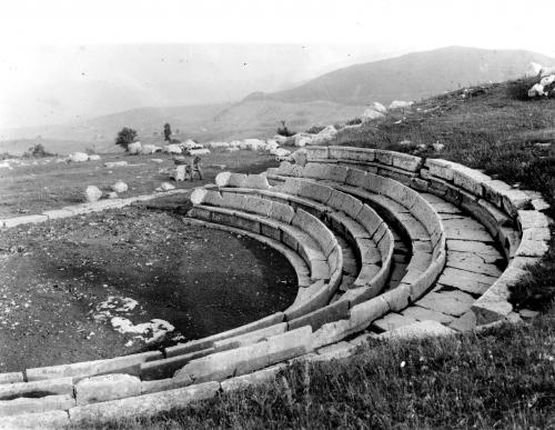 Teatro Sannitico - Pietrabbondante (IS), negativo b/n, CC BY-SA