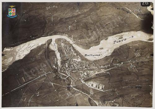 Ripresa aerea della zona di guerra, Gelatina ai sali d'argento, CC BY-SA Ripresa aerea della zona di guerra, Gelatina ai sali d'argento, CC BY-SA