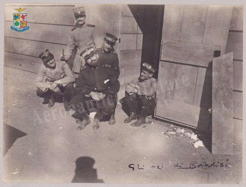 Guerra di Libia: posa goliardica di gruppo, Gelatina ai sali d'argento, CC BY-SA