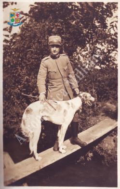 Giovanni Sabelli in divisa lungo un corso d'acqua in compagnia di un cane, Gelatina ai sali d'argento, CC BY-SA Giovanni Sabelli in divisa lungo un corso d'acqua in compagnia di un cane, Gelatina ai sali d'argento, CC BY-SA