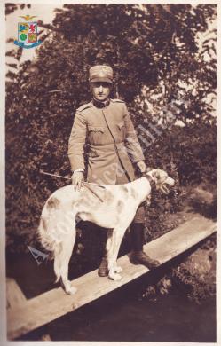 Giovanni Sabelli in divisa lungo un corso d'acqua in compagnia di un cane, Gelatina ai sali d'argento, CC BY-SA