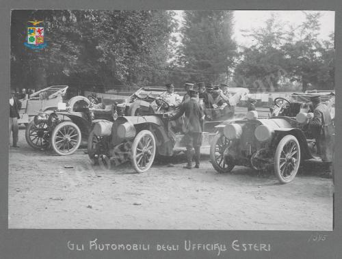 Brigata Specialisti Sezione Fotografica, Grandi Manovre: automobili degli ufficiali esteri, Gelatina ai sali d'argento, CC BY-SA Brigata Specialisti Sezione Fotografica, Grandi Manovre: automobili degli ufficiali esteri, Gelatina ai sali d'argento, CC BY-SA