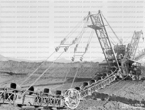 Bortolotti Giovanni, Escavatore n. 3, scavo canale Acque Alte, 1929, CC BY-SA