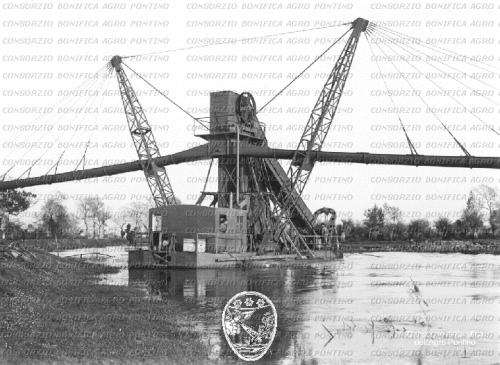 Bortolotti, Giovanni, Draga Sisto nel fiume Sisto alla Migliara 47, CC BY-SA