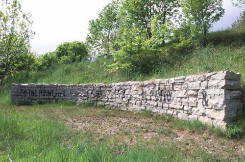 Gianni Benedetti, To the Point & Al Pont & Al Punto & di Weiner Lawrence, all'Art Park di Egidio Marzona Museo all'aperto, Verzegnis (UD), fotografia digitale, CC BY-SA