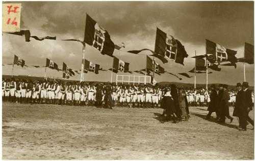 Autorità in visita agli ascari a Tripoli, ante 1923, gelatina bromuro d'argento/carta, CC BY-SA