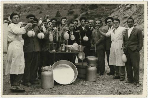 Ispettorato Provinciale per l'Agricoltura, Corso per casari presso il centro di addestramento, 1955, gelatina bromuro d'argento/carta, CC BY-SA