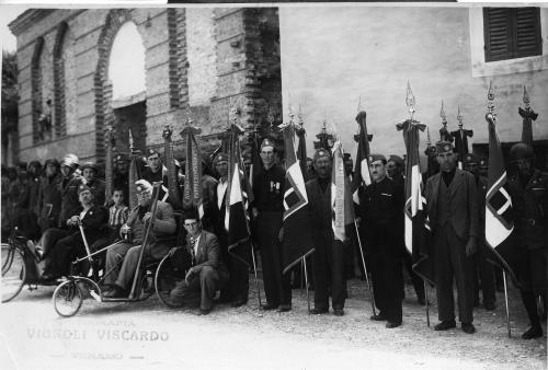 Viscardo Vignoli, Adunata di mutilati di diverse sezioni teramana, 27/06/1937, gelatina bromuro d'argento/carta, CC BY-SA