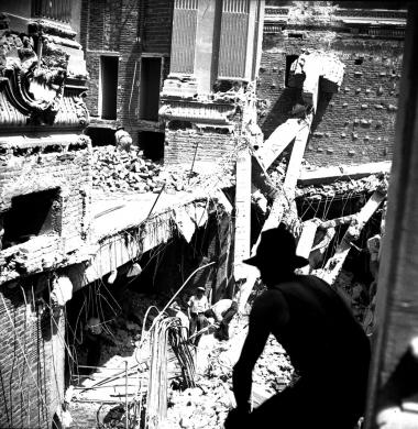 Zumaglino, Vittorio, Operai al lavoro in un cantiere (ricostruzione via Roma, Torino), Negativo su pellicola alla gelatina bromuro d'argento, CC BY-SA