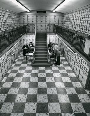 Sala delle cassette di sicurezza, Credito Italiano - Piazza Cordusio Milano, 1970 circa, CC BY-NC-ND