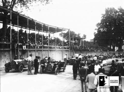 Anonimo, Griglia di partenza del circuito Principe di Piemonte di Avellino (coll. EPT), 1934, Scansione da stampa fotografica, CC BY-SA